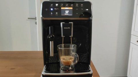 Produkttest Philips Kaffeevollautomat EP4321/50 4300 Series inkl. Milchaufschäumer Test 2020 4321