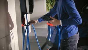How does a BMW Wallbox work? | BMW How-To