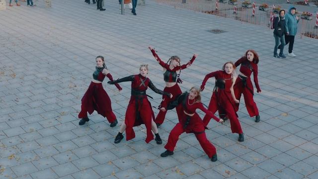 EVERGLOW (에버글로우) - FIRST | DANCE COVER BY MYSTERIOUS ROAD смотреть онлайн