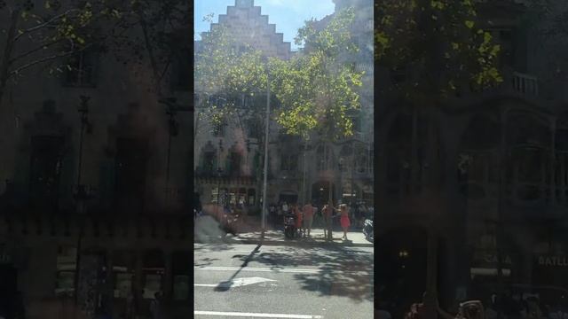 Passeig de Gracia en Barcelona. Вид из автобуса