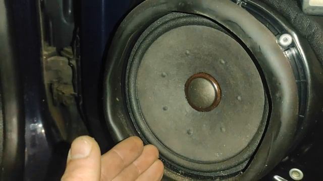 хрипит, трещит динамик, замена нижнего основного динамика golf 4 смотреть онлайн