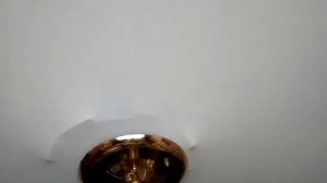 Почему притягивается натяжной потолок?