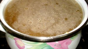 Суп с лесными грибами на курином бульоне