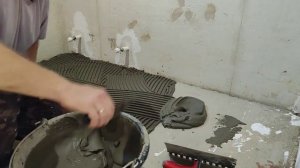 Как правильно укладывать керамогранит на пол. Ремонт в ванной комнате (Bathroom renovation)