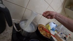 РИСОВАЯ ЛАПША с картошкой??? Вьетнамская лапша. Рецепт жареной лапши.