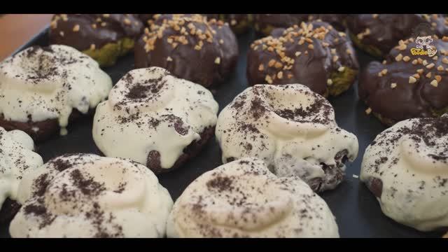 Корейская уличная еда. Булочки с шоколадным топингом.