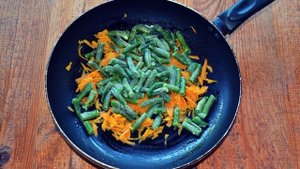 Стручковая фасоль с морковью