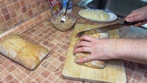 Сырно-Чесночный Хлеб для Ленивых за 10 минут. Чиабатта с Ароматным Маслом и Сыром Сулугуни.