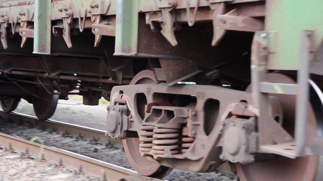Спуск вагонов с сортировочной горки и работа вагонного замедлителя