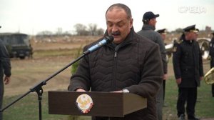 Памятник Алексею Суханову майору морской пехоты КФл, открыли в махачкалинской школе