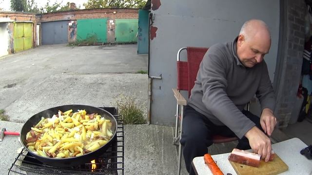 ЖАРЕНАЯ КАРТОШКА на Костре. Выпуск №565 смотреть онлайн