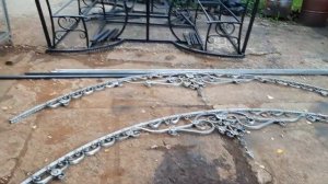 ?Кованый стол с лавками и навесом для 12 детей?