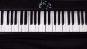 Easy slash chords tutorial on the piano!