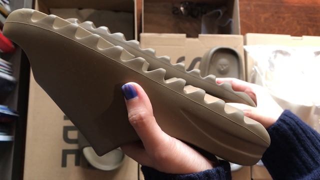 ADIDAS YEEZY SLIDE REAL VS FAKE VS $20 CHEAP PAIR! HOW TO SPOT A REPLICA!!! смотреть онлайн