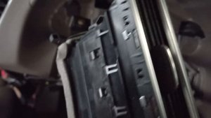Audi Q5 как снять центральный дефлектор