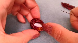 Серьги из бисера и кабошонов в виде капли своими руками