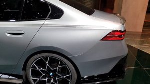 BMW i5 M60 Limousine G60 - BMW Individual Frozen Pure Grey / BMW M Performance Parts