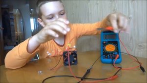 Сделай и себе такой ЭЛЕКТРОГЕНЕРАТОР ! КАК Зажечь Светодиод с помощью Вентилятора ?