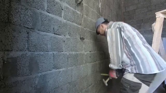Штукатурка стен по маякам. Как выровнять стены самому?