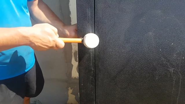выпрямление вмятин на металлической двери