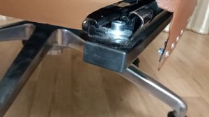 Офисное кресло из автомобильного.