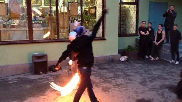 Шоу огня. Барнаул.Ночь музеев 2014.FunTan и FireLines смотреть онлайн