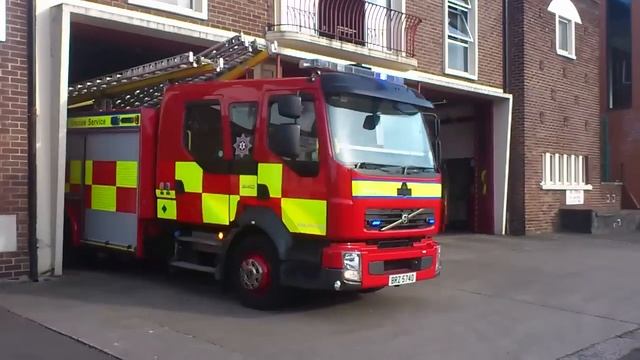 NIFRS / E1302 / BRZ 5740 / Volvo FLL WrL / Turning out from Cadogan Fire Station