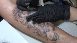 CHICANO TATTOO.  Татуировка в стиле чикано «Девушка с пистолетом»