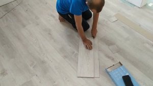 Укладка кварцвиниловой замковой плитки единым контурном в квартире ?