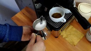 Взбиваем молоко на Expobar Office Pulser