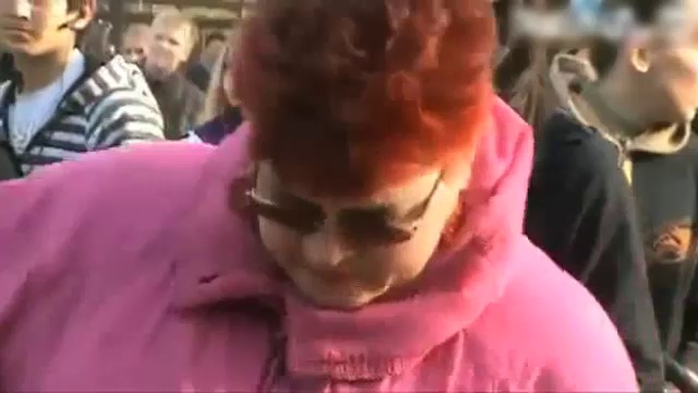 Русские тетки толпой