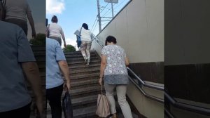 метро Новые Черемушки выход к ТЦ "Черемушки"