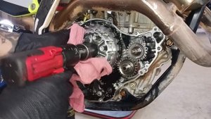 ktm 350 sxf oil pump idler gear update - how to