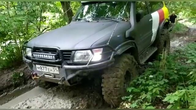 Бензиновый Nissan Patrol на 40 колесах против дизельного Nissan Patrol на трепадорах 38.5 смотреть онлайн
