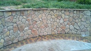 ОТДЕЛКА ПОДПОРНЫХ СТЕН ДЕКОРАТИВНЫМ ИСКУССТВЕННЫМ КАМНЕМ