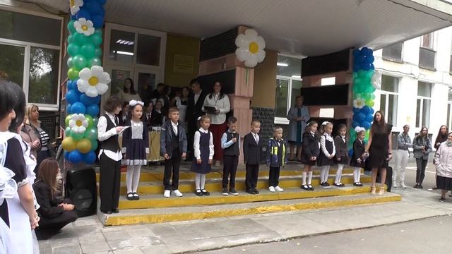 Выступление первоклассников 1 сентября 2022 смотреть онлайн