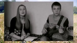 Девушка очень красиво поет под гитару. Твои карие глаза.