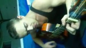 Класно поёт песню А над городом дым!