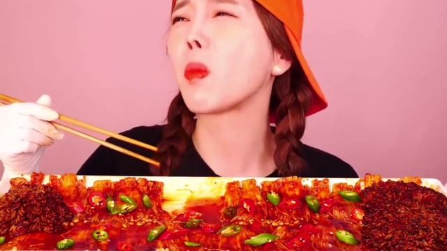 Китайцы едят на камеру!!! ???