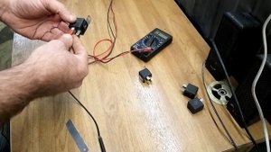 Правильная проверка автомобильного реле в гараже и в дороге - напряжение здесь ни при чем