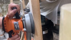 Демонстрация работы эксцентриковой шлифмашинки AEG EX 150 ES