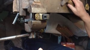 Замена сухарей двери на 9 галанте. Снятие обшивки двери.