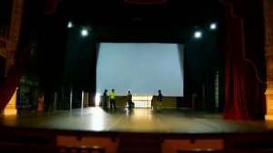 instalando linoleum en el TeatroNacional de Santa Ana