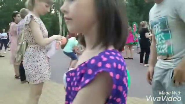 Что она делает? смотреть онлайн