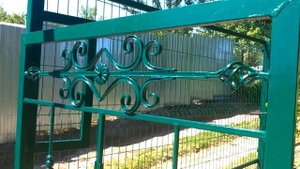 Преобразователь ржавчины в грунт Zn перед покраской калитки на даче