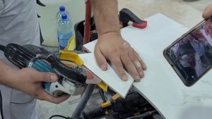 Заусовка плитки НА БАТЛЕ МАСТЕРОВ без пыли! Наглядный пример.