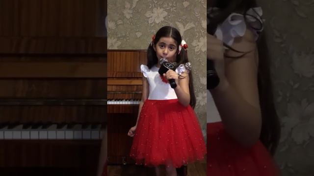 «Волшебный цветок», поёт Инесса Мугдесян, 6 лет смотреть онлайн