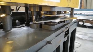 Станок для изготовления основ дорожных знаков