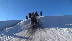 Катаемся на санках с горки / Sledding from a hill