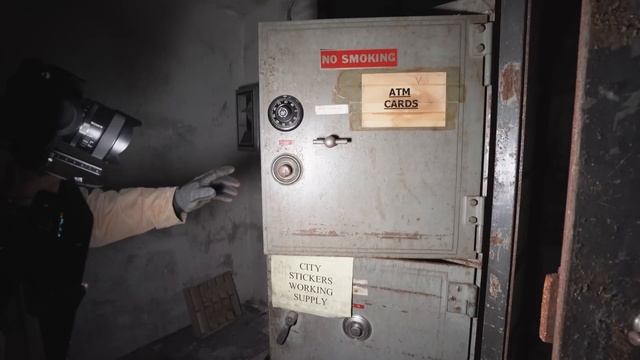 Exploring Chicago's Most Elegant Abandoned Bank смотреть онлайн